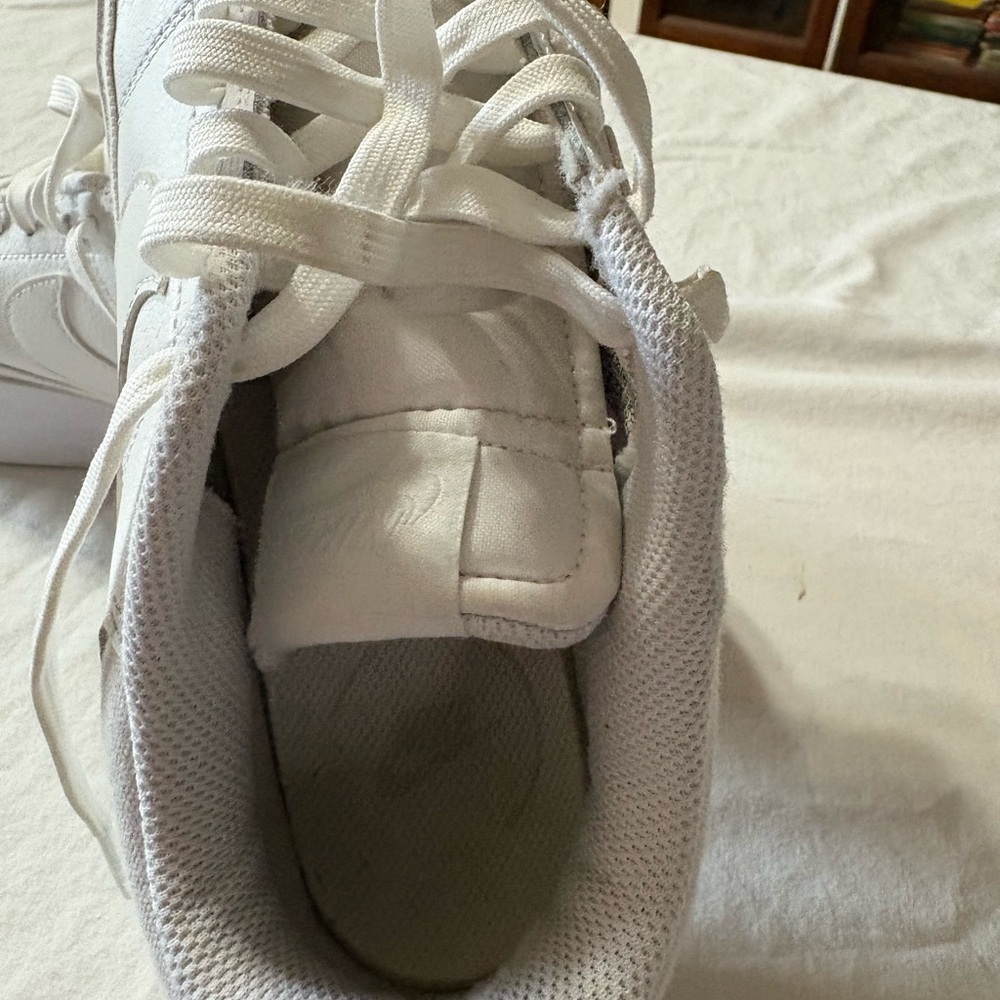 Size 8 women’s shoes​ - Picture 2 of 8